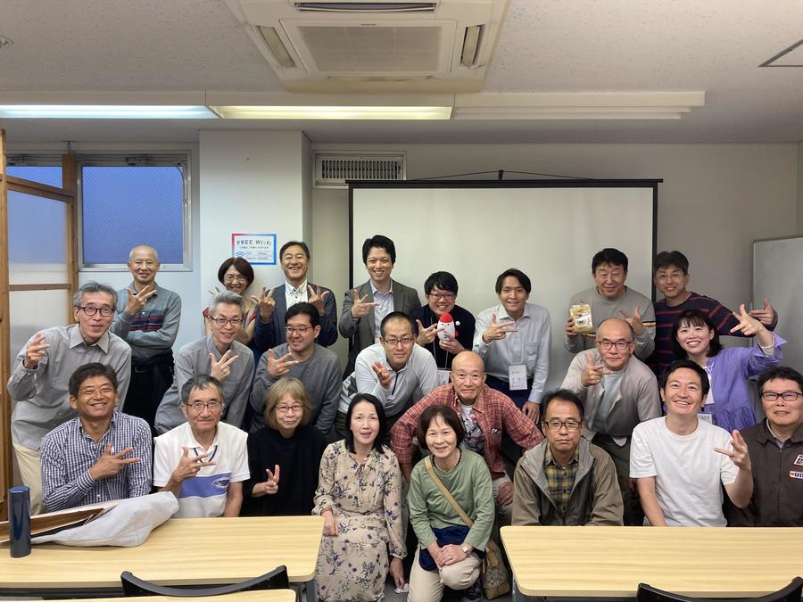 Q&Aのあとにお客様・カチタスの皆様・レオスメンバーで記念撮影。